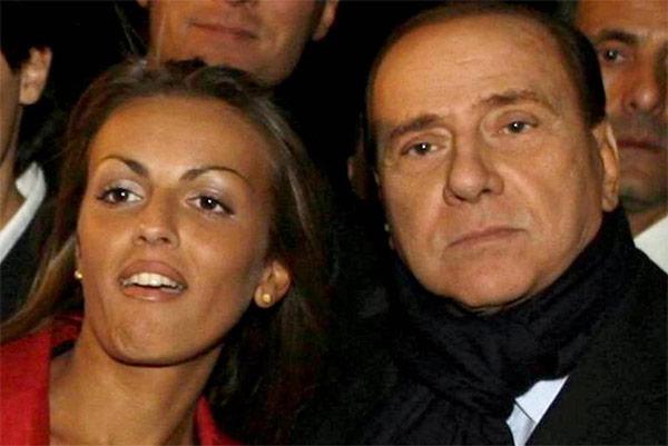 Matrimonio Berlusconi-Francesca Pascale, la fidanzata: aspetto il suo