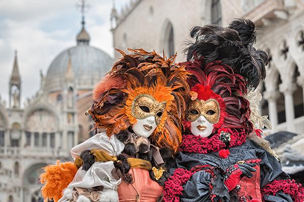 Il carnevale più bello d'Italia: da Viareggio a Venezia e da Cento a Putignano, ecco i migliori...